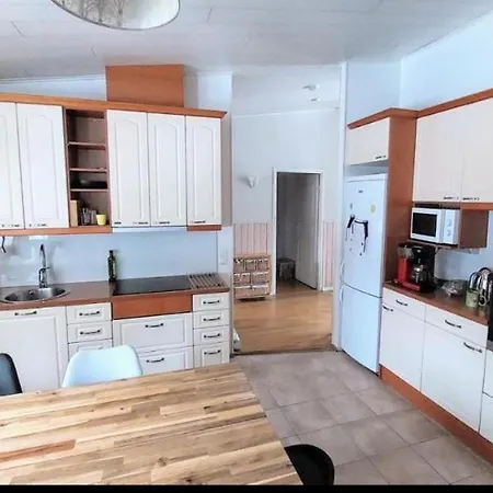 Wifi Ja Tyoepisteellae Varustettu Viihtyisae Huone Séjour chez l'habitant Kerava