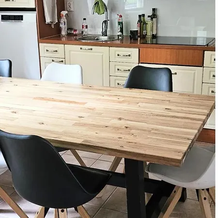 Wifi Ja Tyoepisteellae Varustettu Viihtyisae Huone Séjour chez l'habitant Kerava