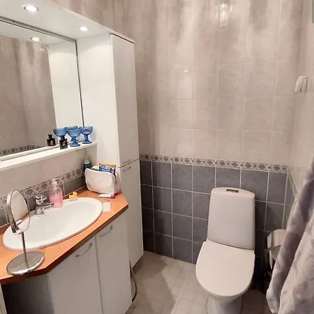 Wifi Ja Tyoepisteellae Varustettu Viihtyisae Huone Séjour chez l'habitant Kerava